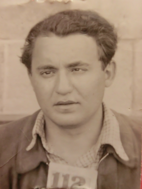 נחום (ננדי) אסטרייכר, צילום ממחנה המעצר הבריטי בעתלית, 1941
